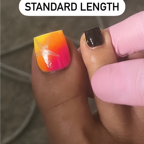 Hello Kitty press on toes - Picture 4 of 4